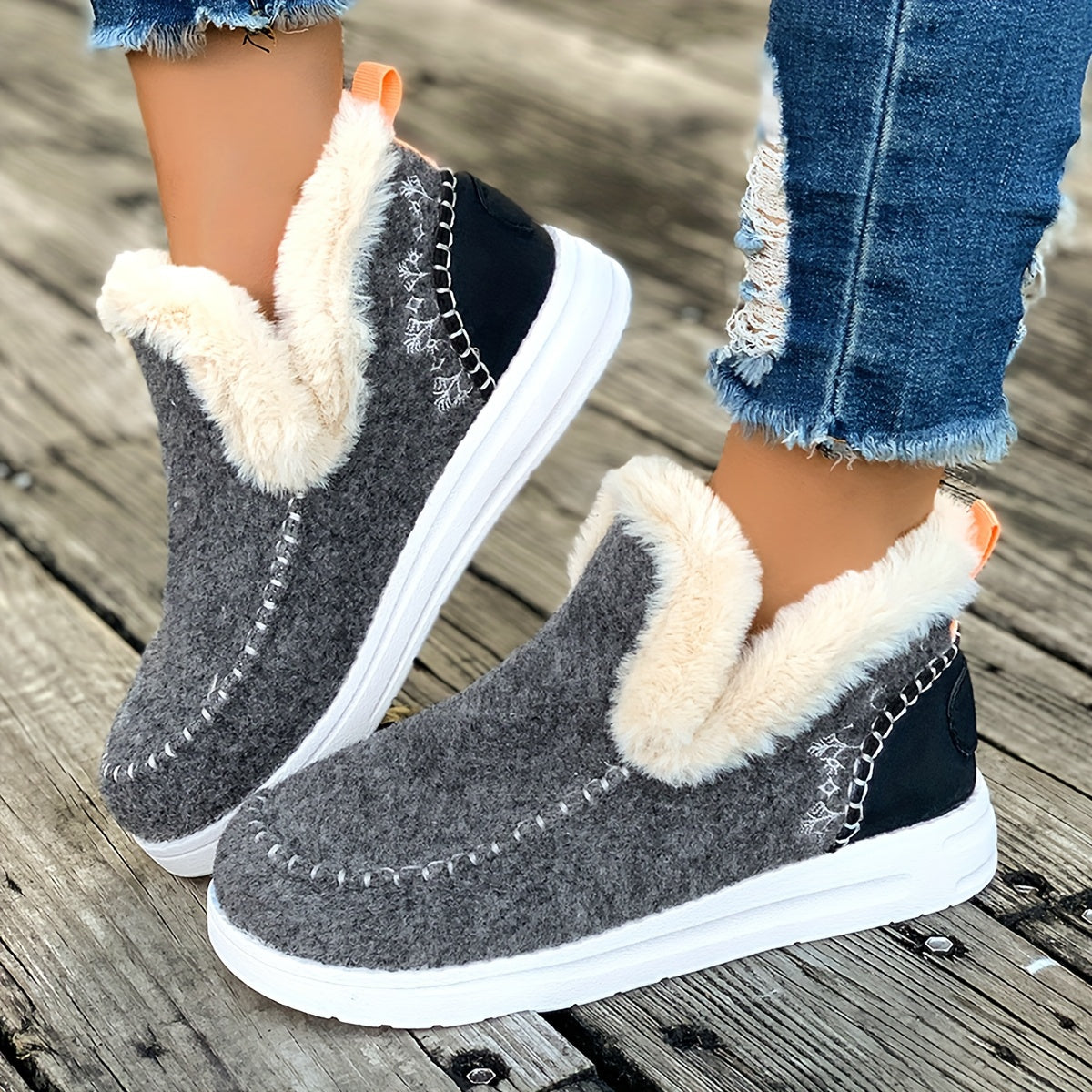 Cozy Winter Slipper for Women: Fleece Lining, PU Sole, and Soft Fabric Construction