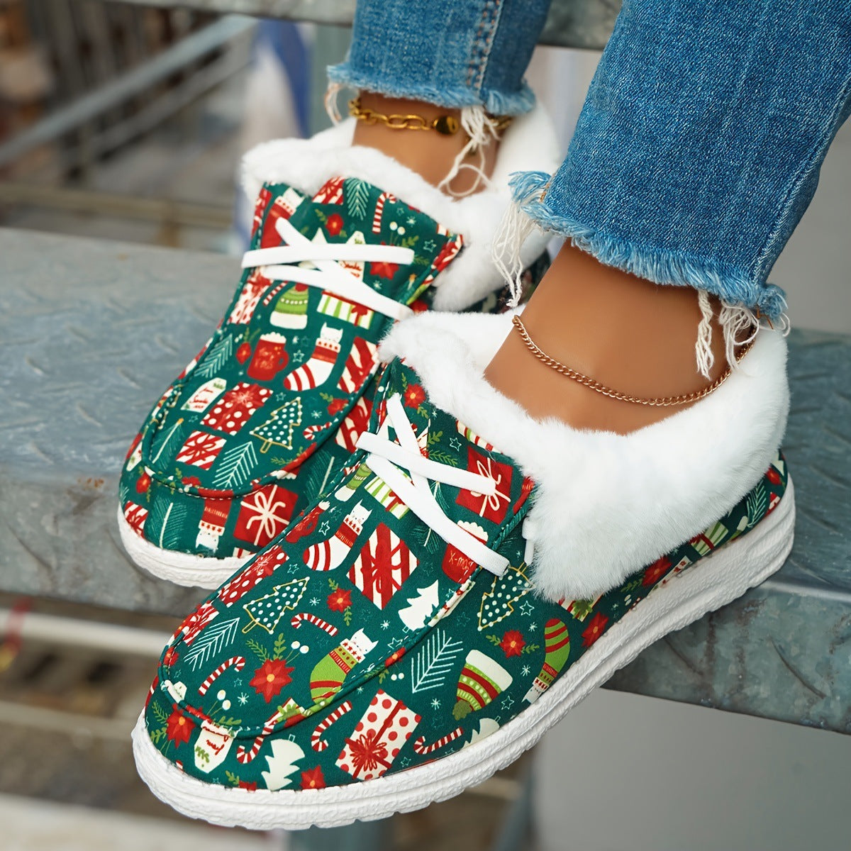 ZllKl Cross-Border New Arrival Santa Claus Pattern Canvas Shoes, Christmas Style Plush Lining Loafers, Warm in Winter