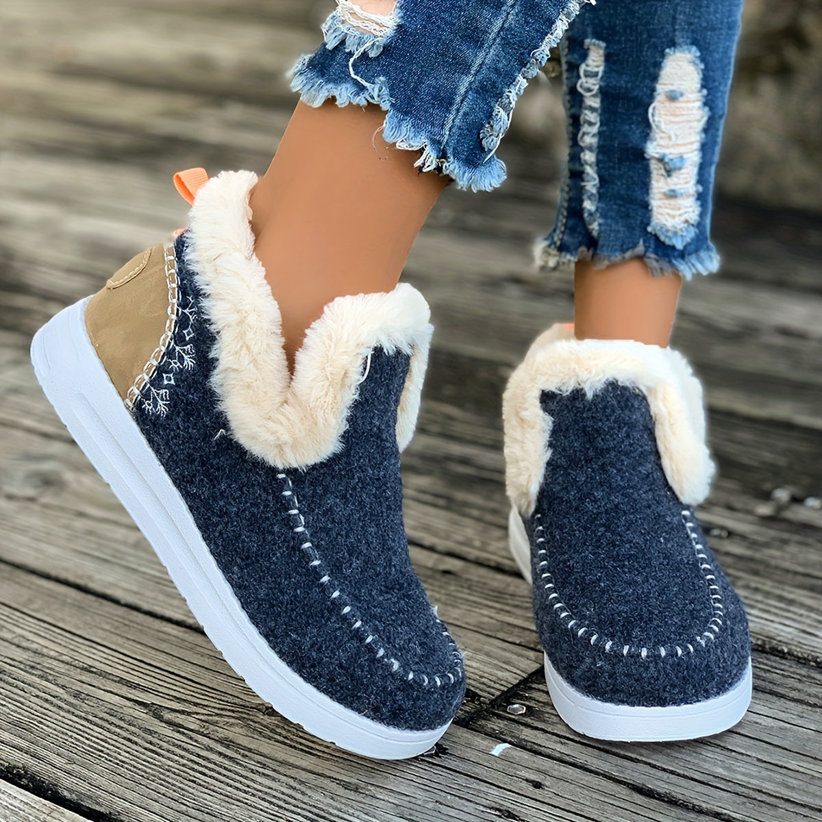 Cozy Winter Slipper for Women: Fleece Lining, PU Sole, and Soft Fabric Construction